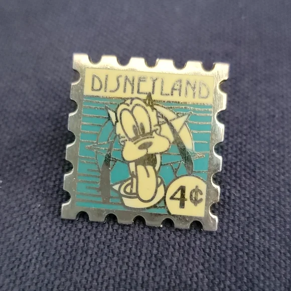 Set of 4 Disney Pins for Trading, Donald Duck, Pluto, Goofy, and Freddie the Bat - Picture 4 of 6